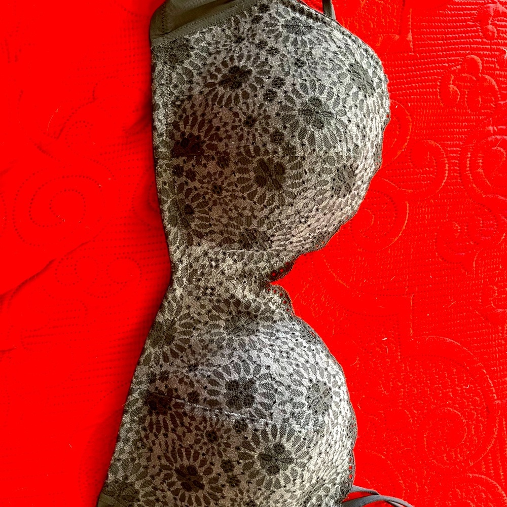 Black and Gray Aerie Wireless Bra!